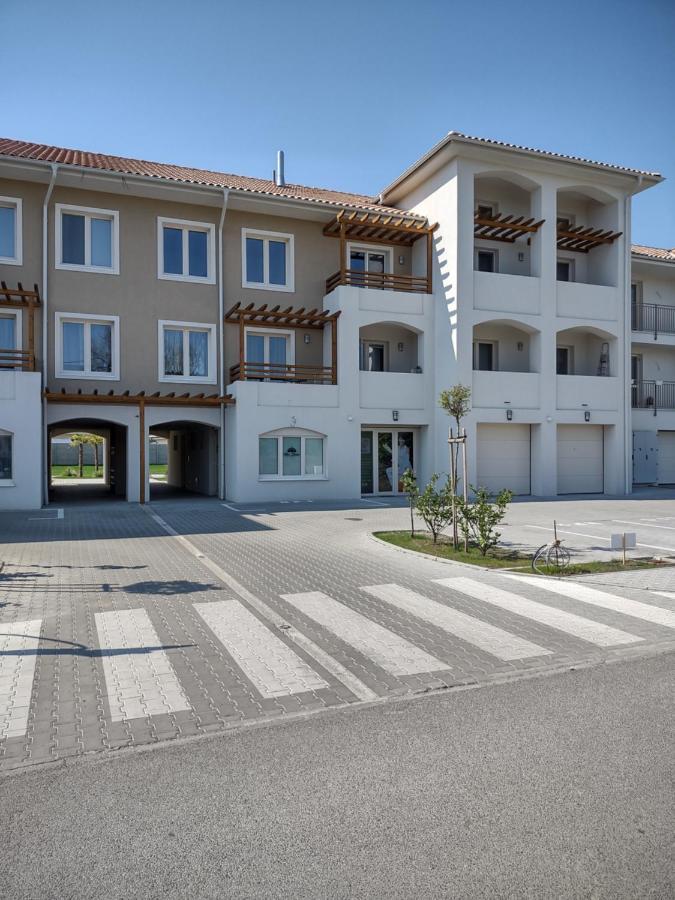 Karina Apartman Apartment Dunajska Streda Bagian luar foto