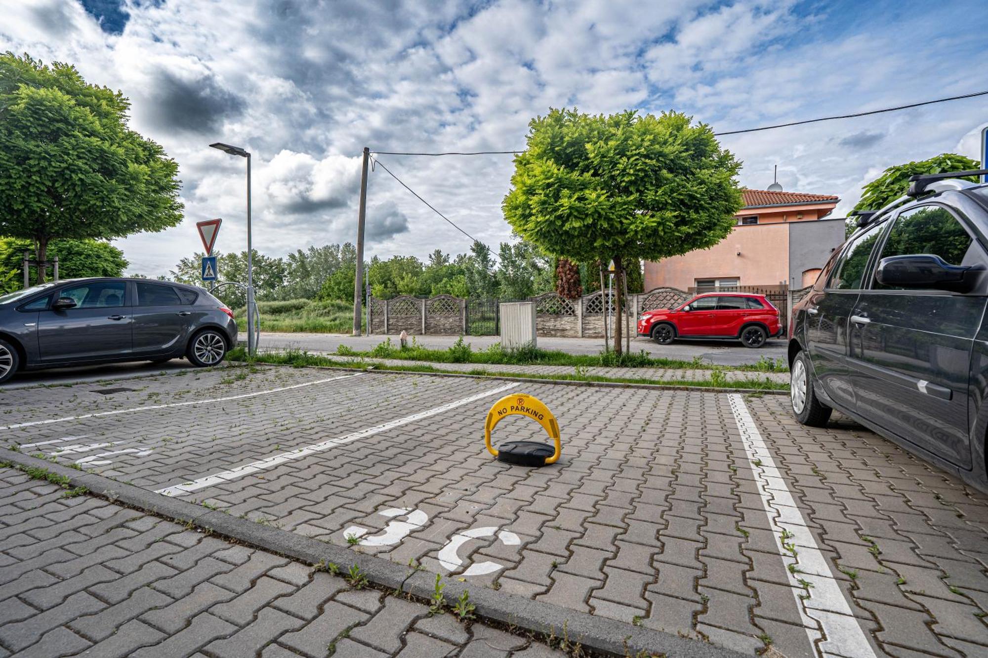 Karina Apartman Apartment Dunajska Streda Bagian luar foto